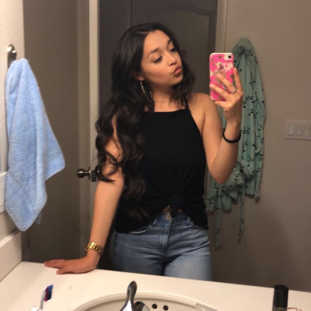 Meet your Posher, Elissa